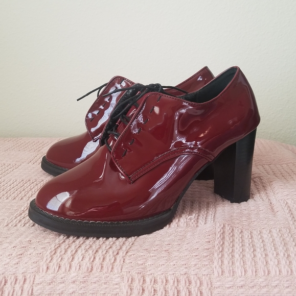 Italian brand Vero Cuoio Burgundy Oxford Patent Red Leather Booties - Picture 1 of 9